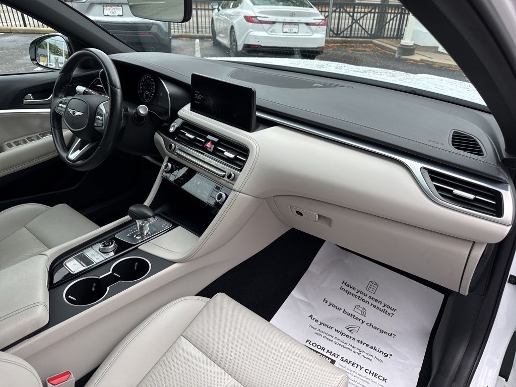 2024 Genesis G70 2.5T Image 17 of 40