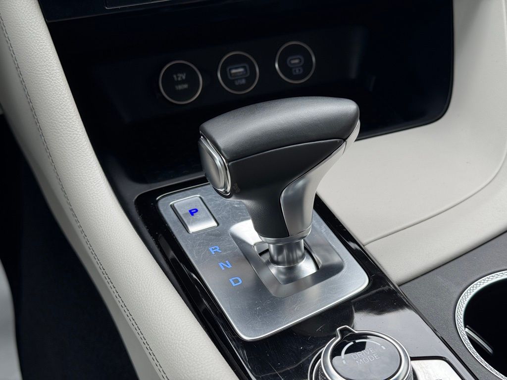 2024 Genesis G70 2.5T Image 29 of 40