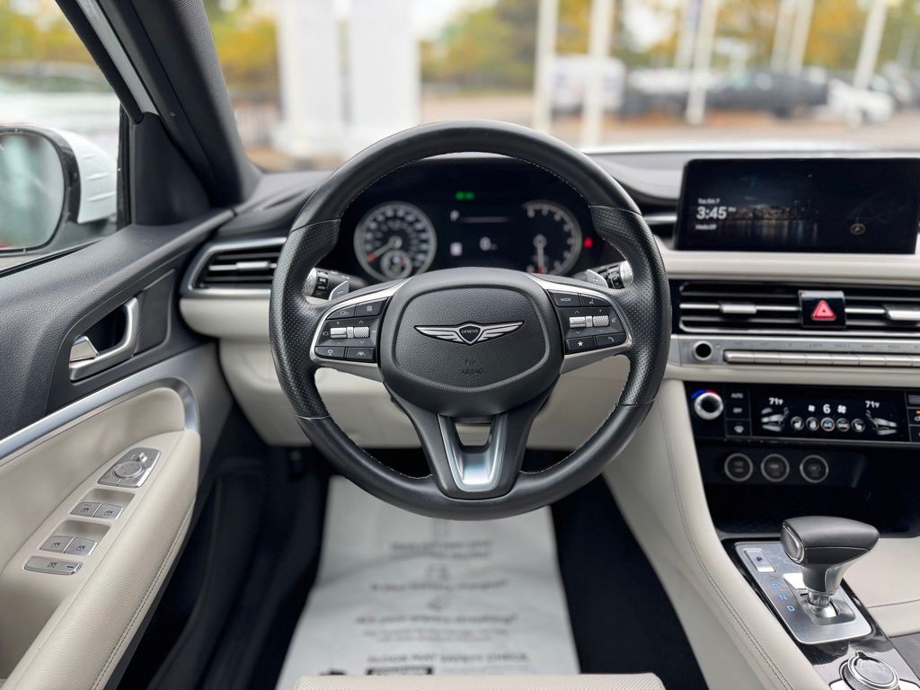 2024 Genesis G70 2.5T Image 20 of 40