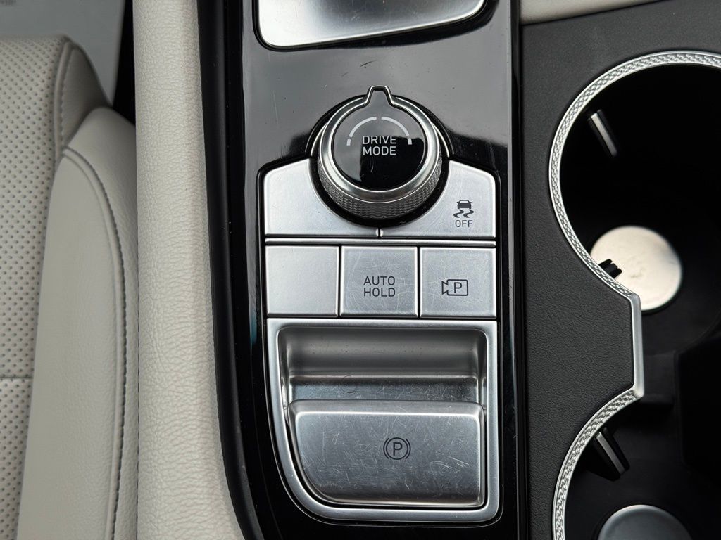 2024 Genesis G70 2.5T Image 35 of 40