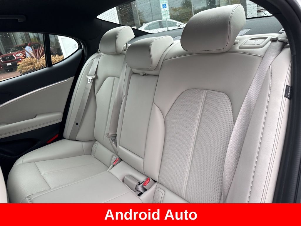 2024 Genesis G70 2.5T Image 10 of 40