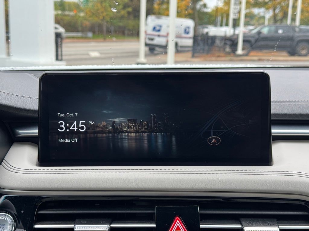 2024 Genesis G70 2.5T Image 26 of 40