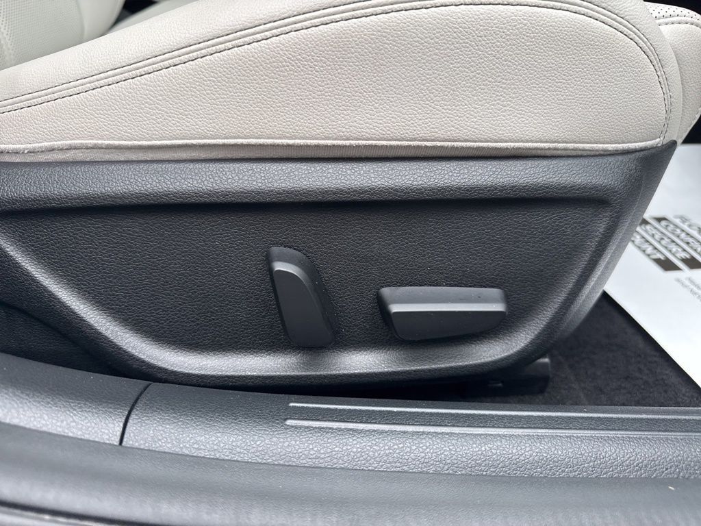 2024 Genesis G70 2.5T Image 40 of 40