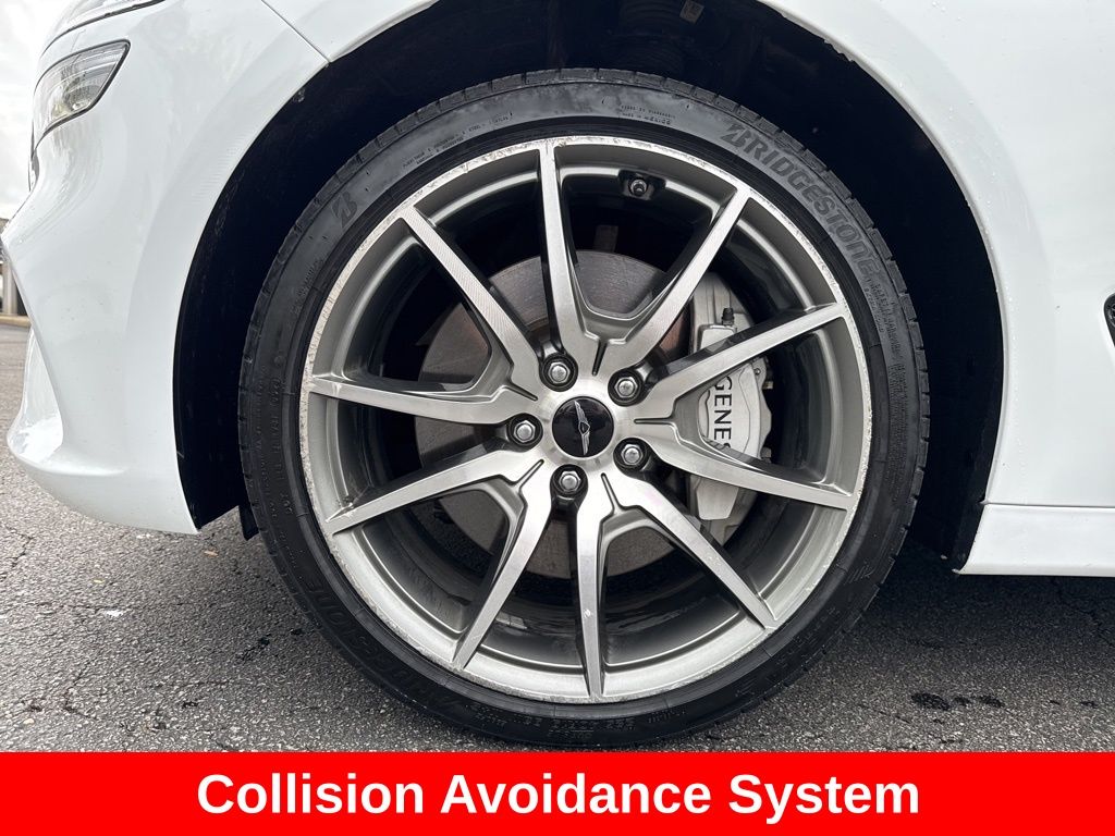 2024 Genesis G70 2.5T Image 9 of 40