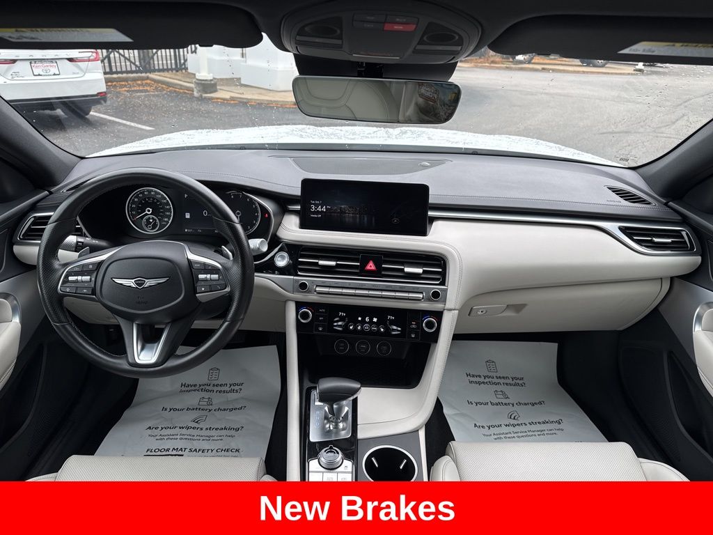 2024 Genesis G70 2.5T Image 18 of 40