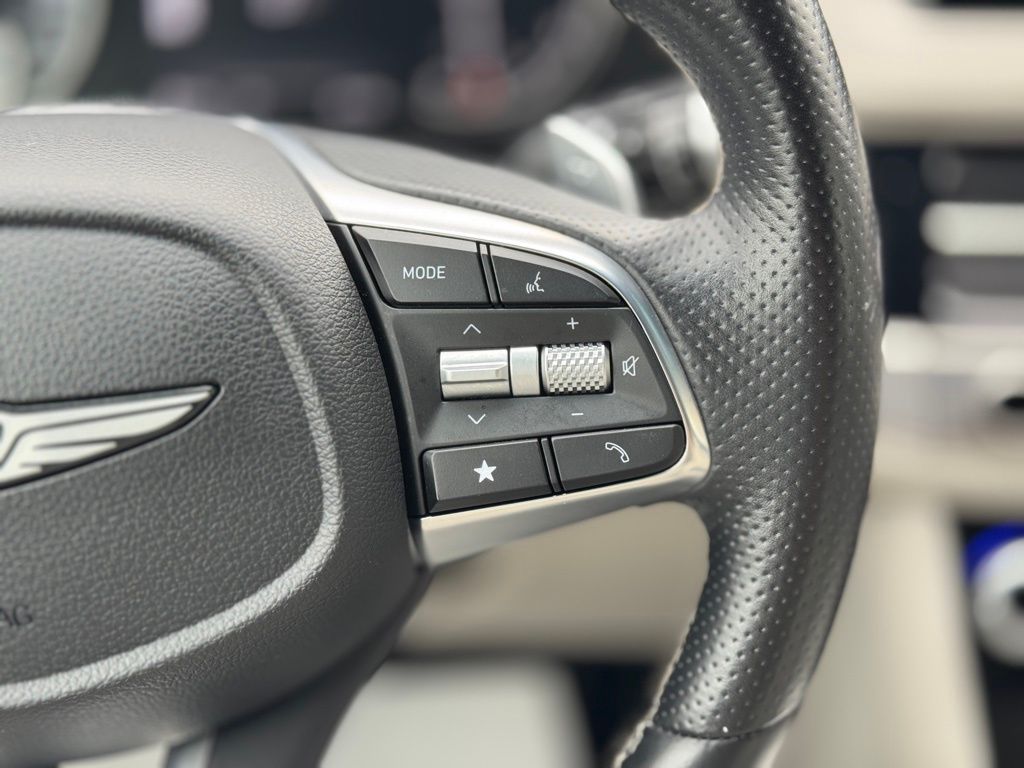 2024 Genesis G70 2.5T Image 32 of 40