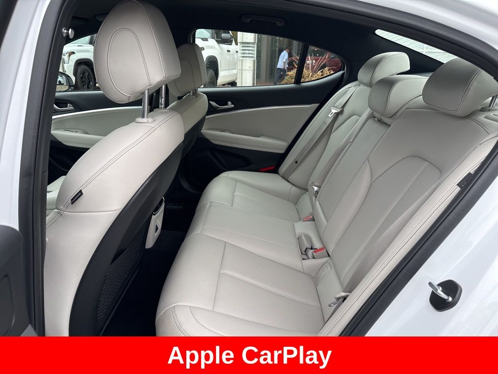 2024 Genesis G70 2.5T Image 15 of 40