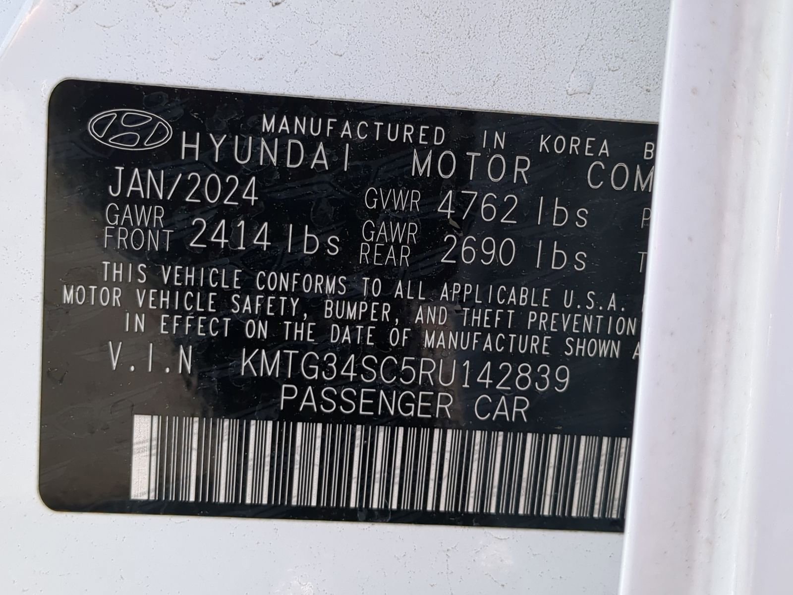 Vehicle image 21 of 23