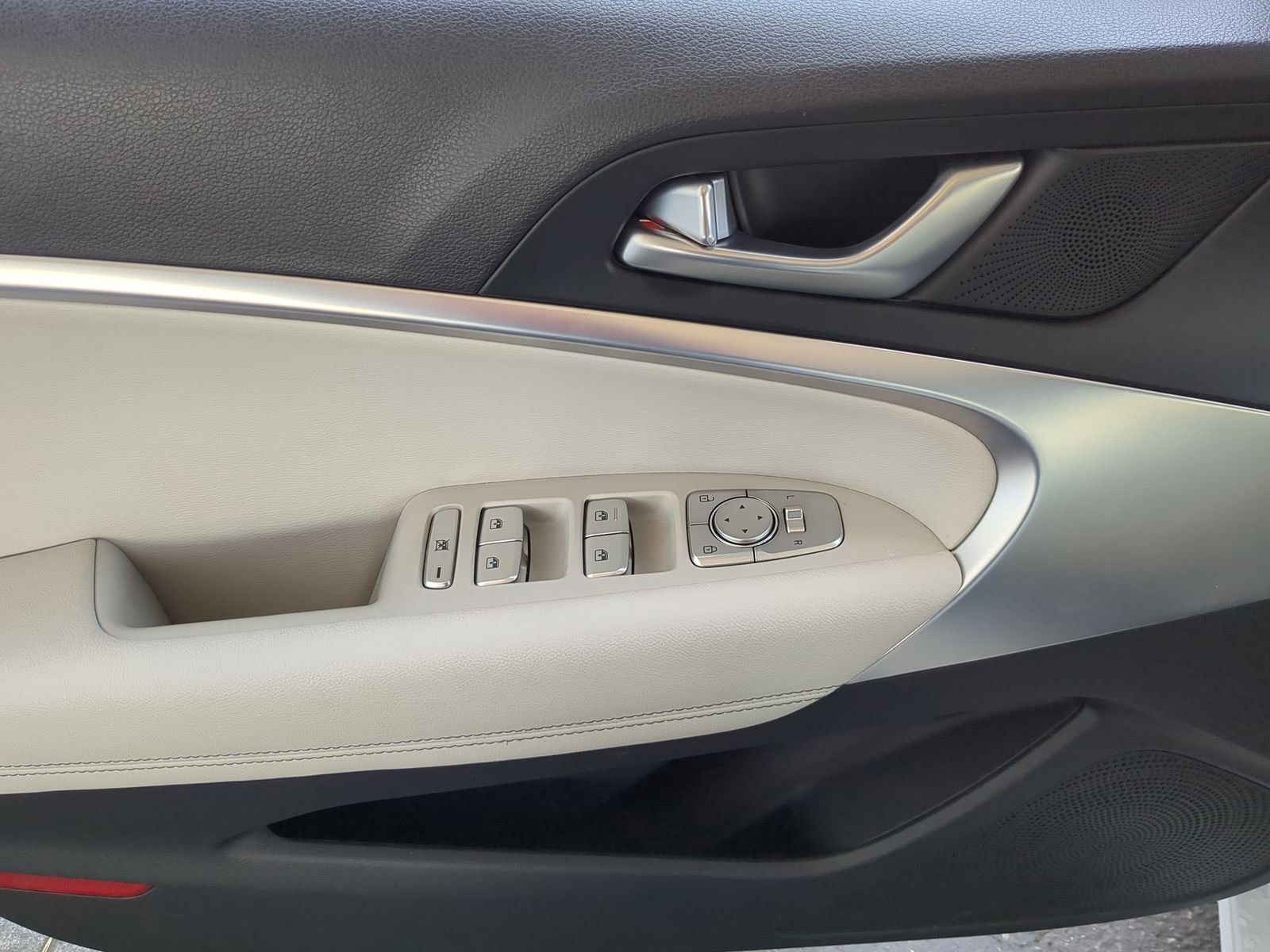 Vehicle image 20 of 23