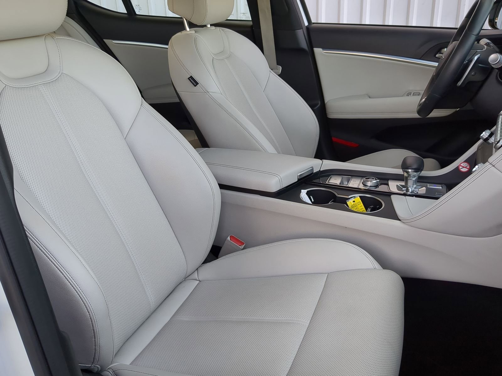 Vehicle image 13 of 23
