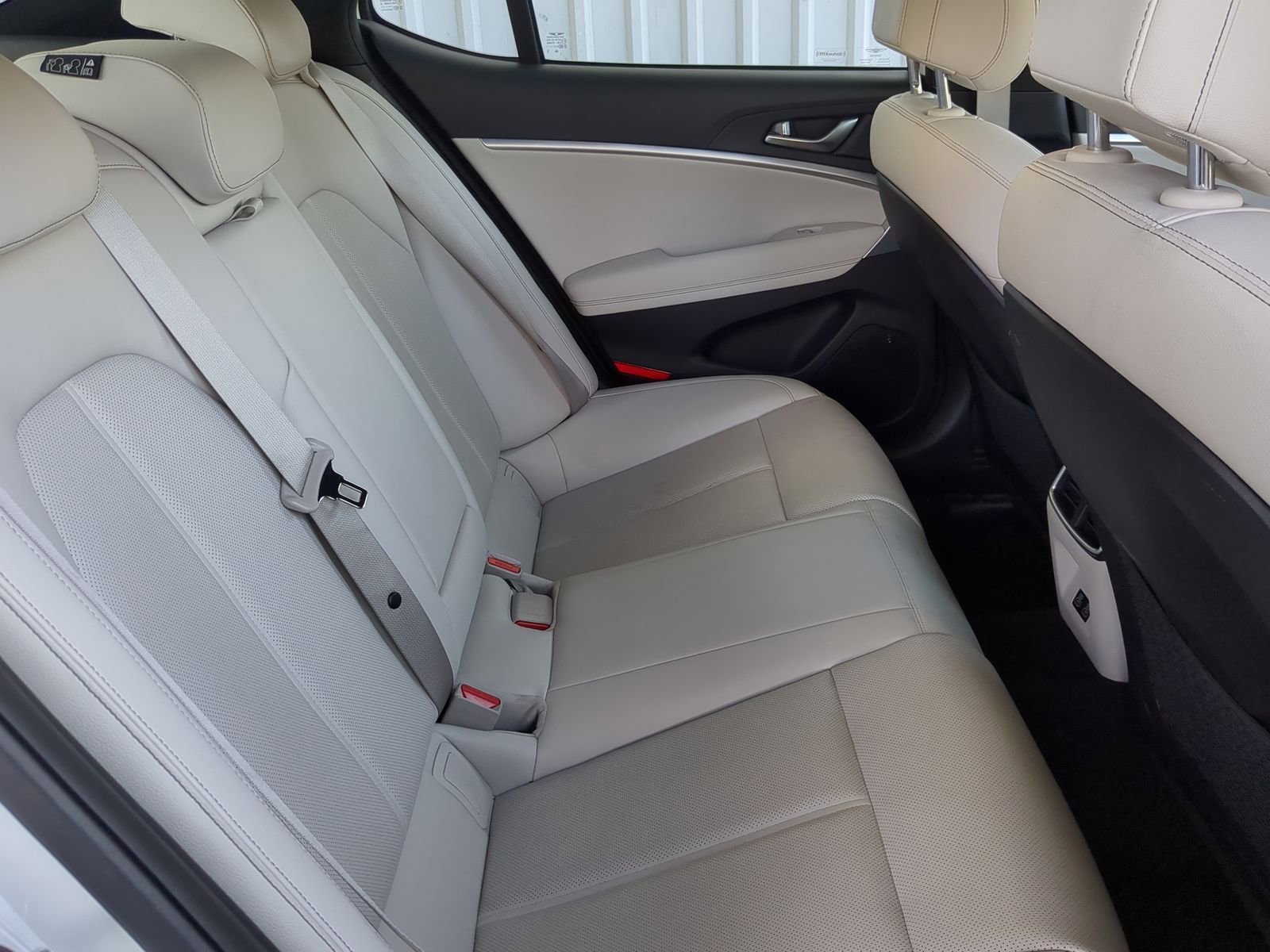 Vehicle image 11 of 23