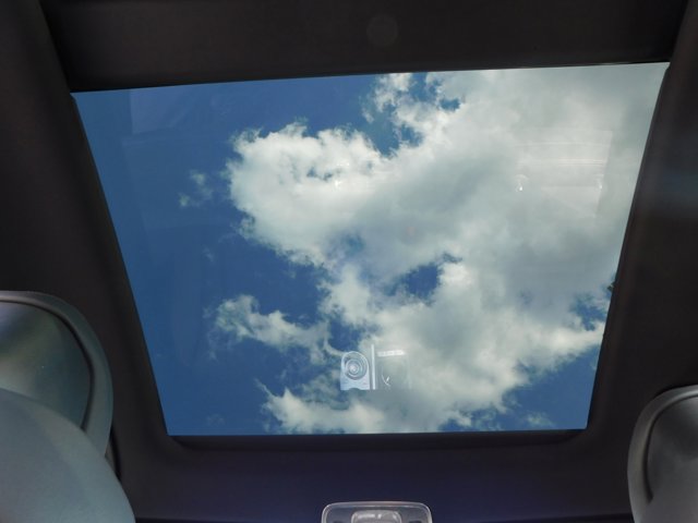 Vehicle image 12 of 14