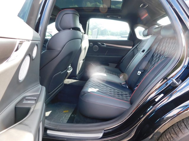 Vehicle image 11 of 14