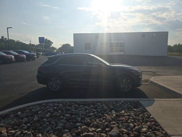2024 Genesis GV70 2.5T Image 2 of 3