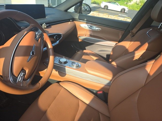 2024 Genesis GV70 2.5T Image 3 of 3