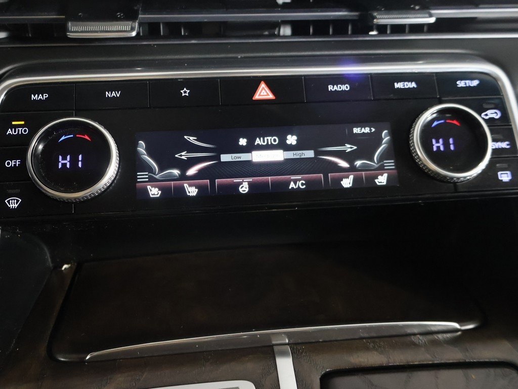 2024 Genesis GV80 Base Image 25 of 60