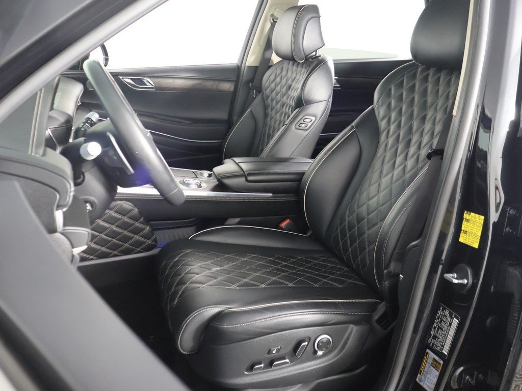 2024 Genesis GV80 Base Image 18 of 60