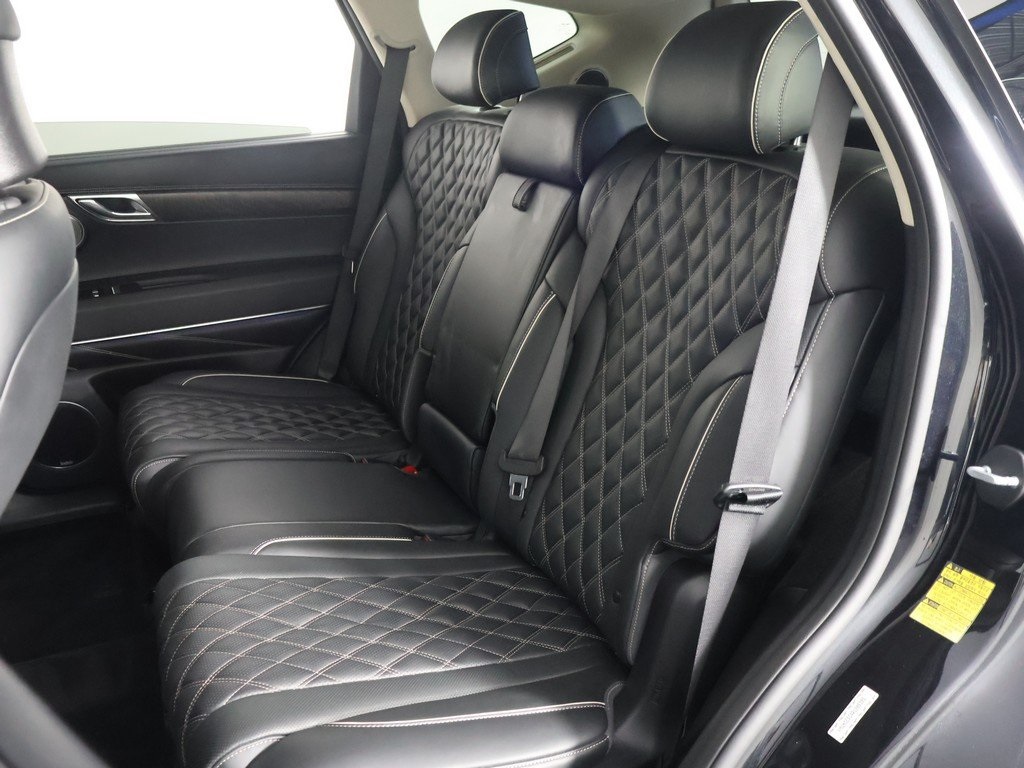 2024 Genesis GV80 Base Image 17 of 60