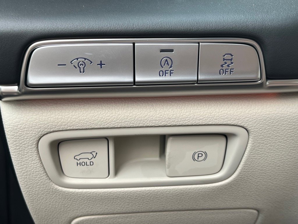 Vehicle image 19 of 23