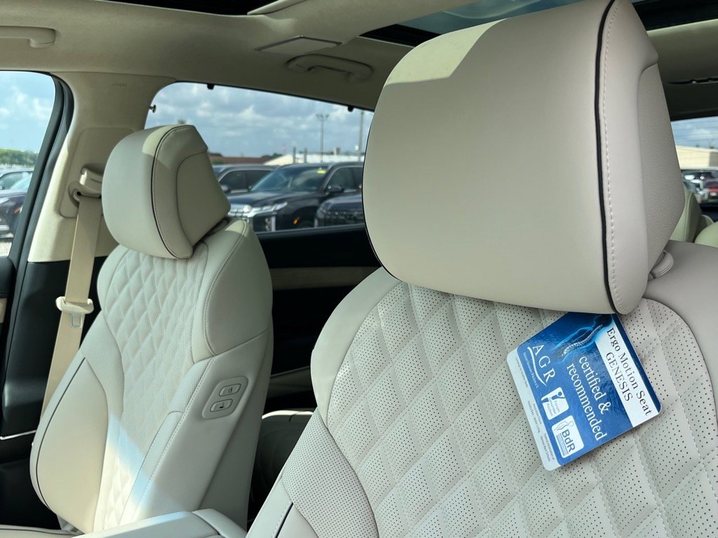 Vehicle image 14 of 23