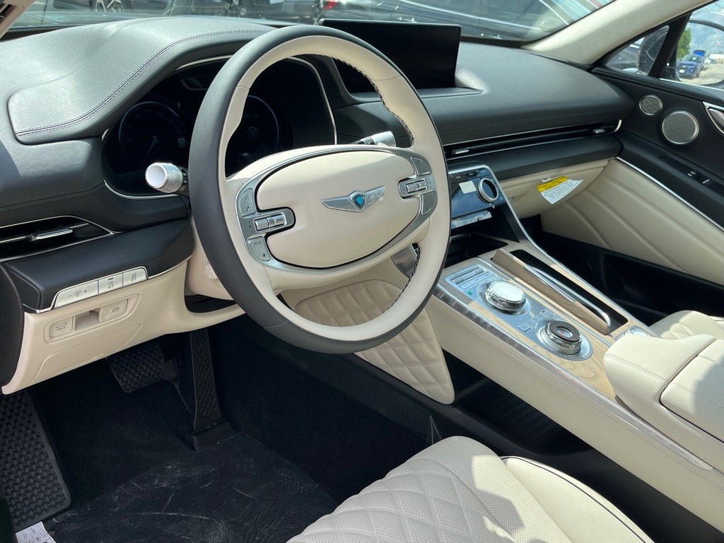 Vehicle image 11 of 23