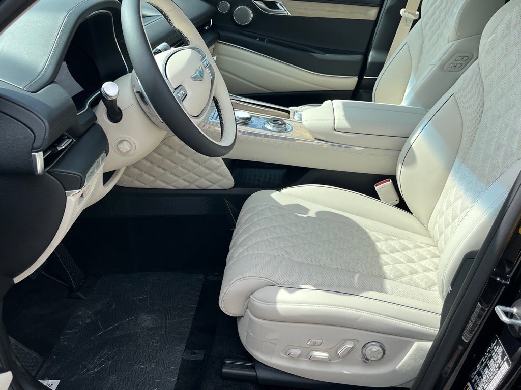 Vehicle image 13 of 23