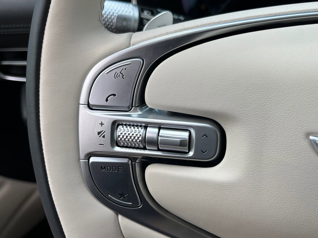 Vehicle image 20 of 23