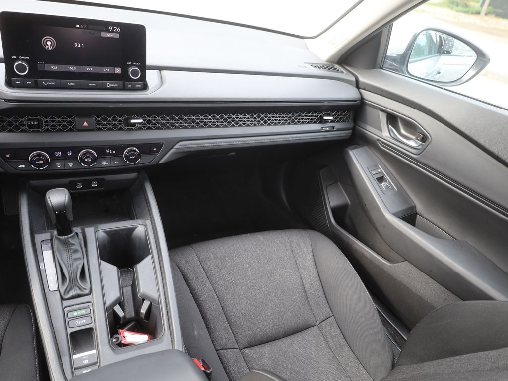Vehicle image 17 of 49