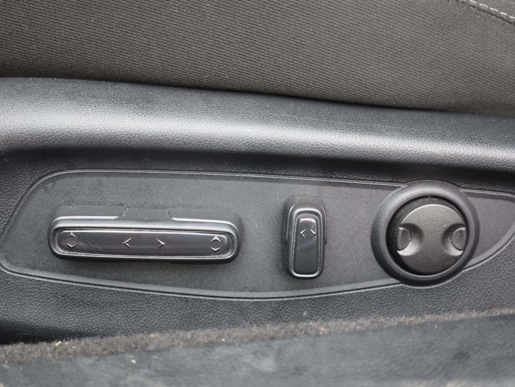 Vehicle image 25 of 49