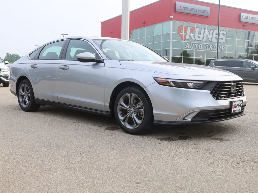 Vehicle image 4 of 49