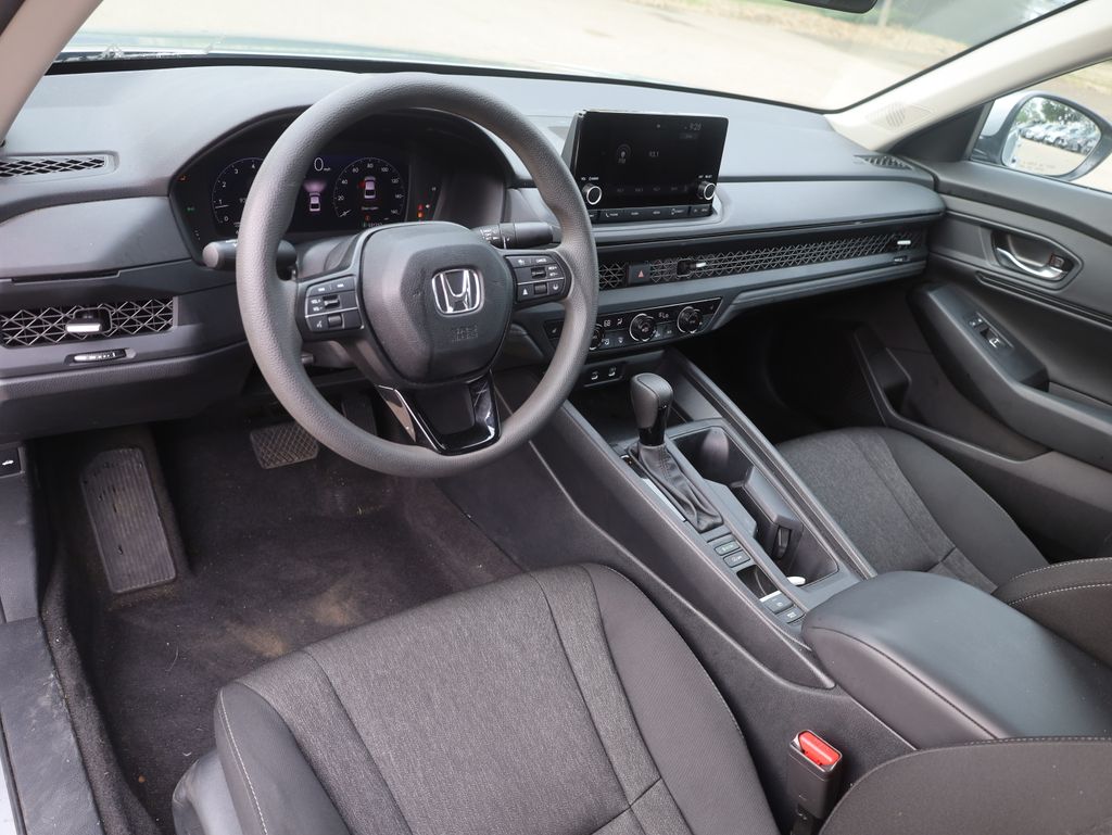 Vehicle image 26 of 49