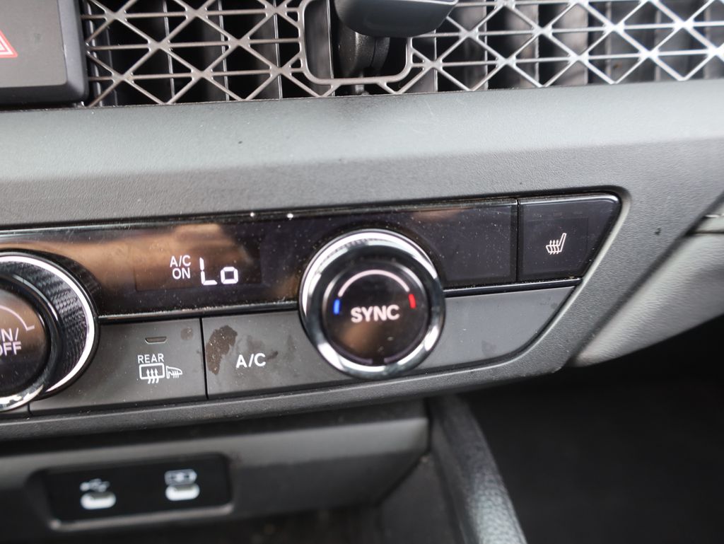 Vehicle image 32 of 49