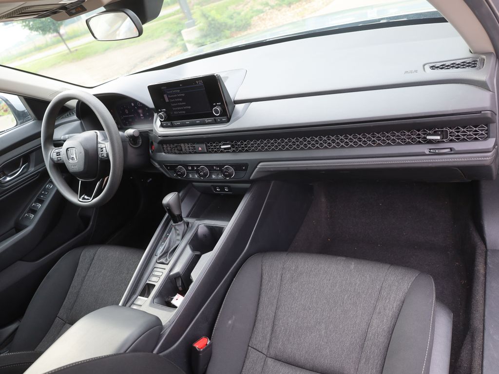 Vehicle image 11 of 49