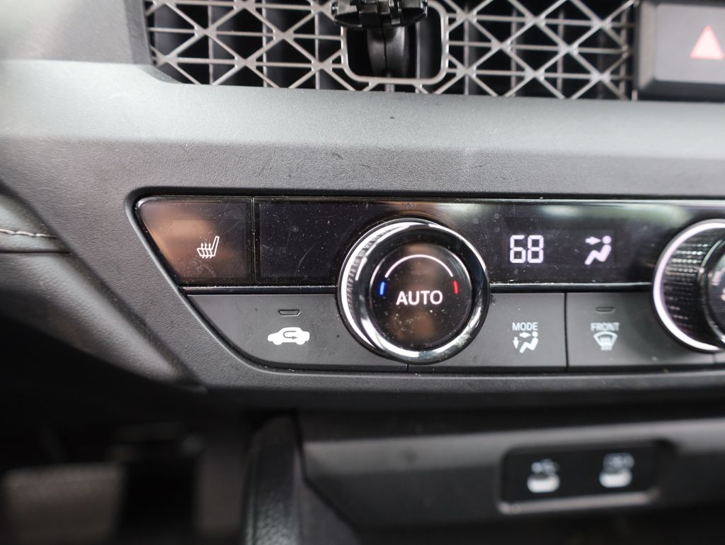 Vehicle image 31 of 49