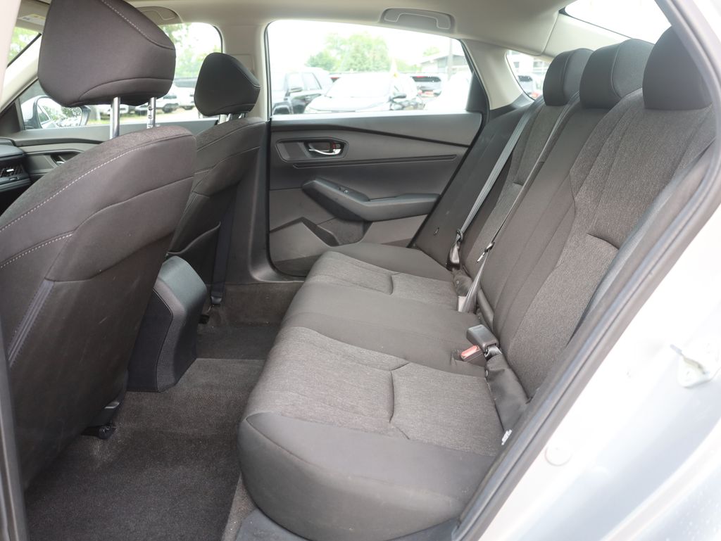 Vehicle image 21 of 49