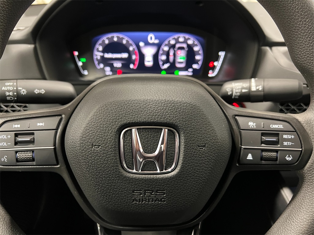 Vehicle image 22 of 31
