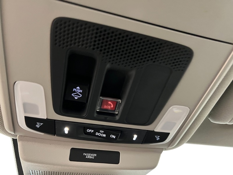 Vehicle image 17 of 31