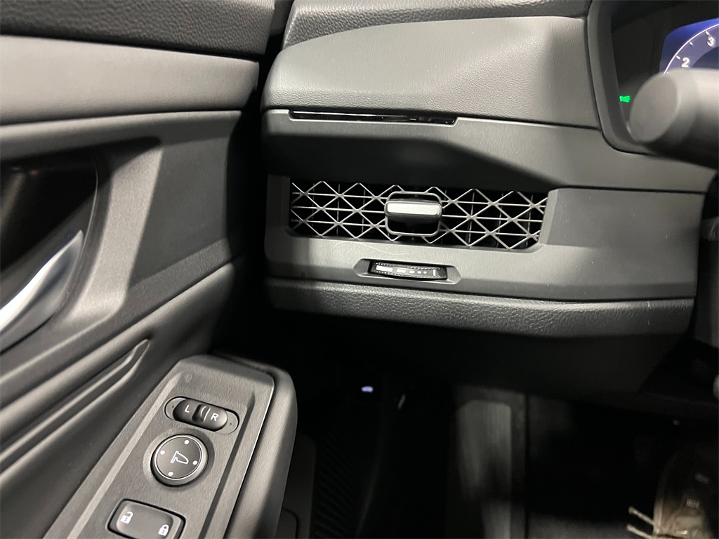 Vehicle image 26 of 31