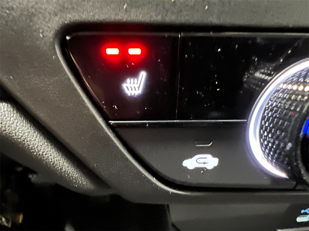 Vehicle image 23 of 31