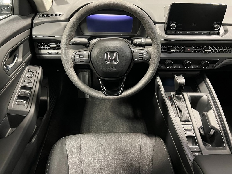 Vehicle image 15 of 31