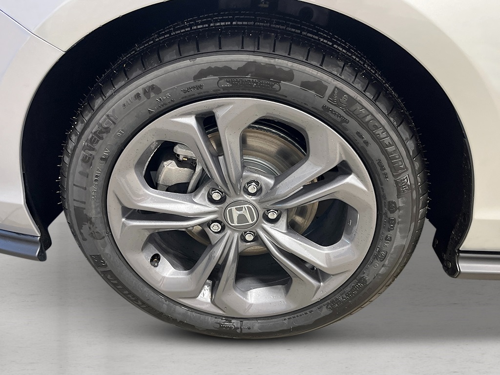 Vehicle image 10 of 31