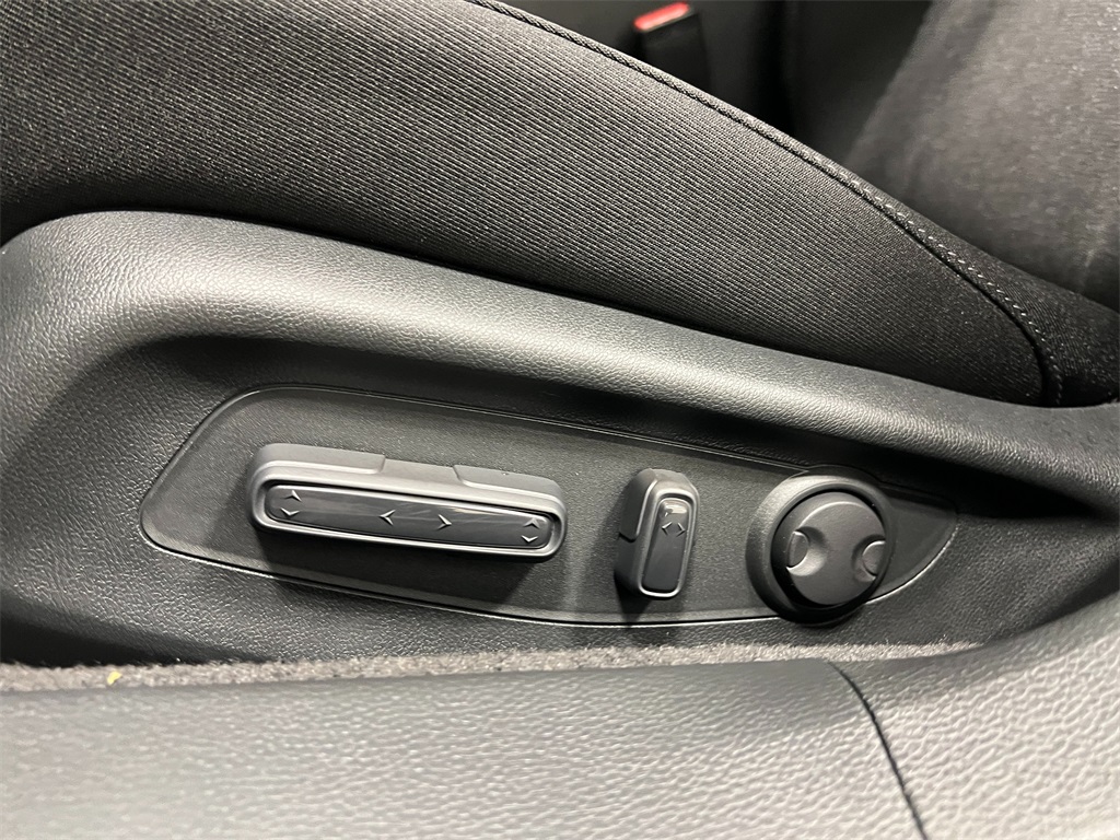 Vehicle image 13 of 31