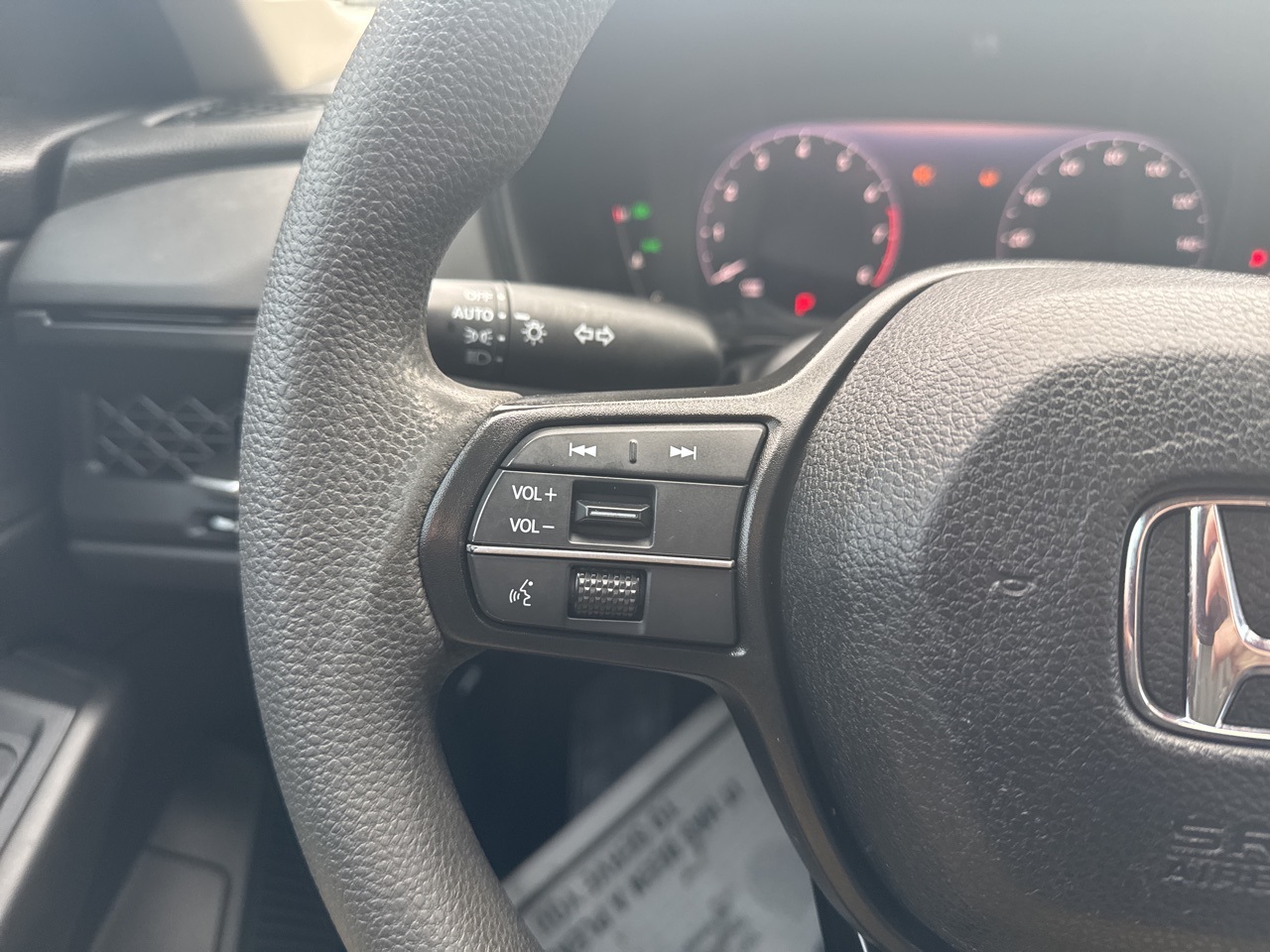 Vehicle image 11 of 16