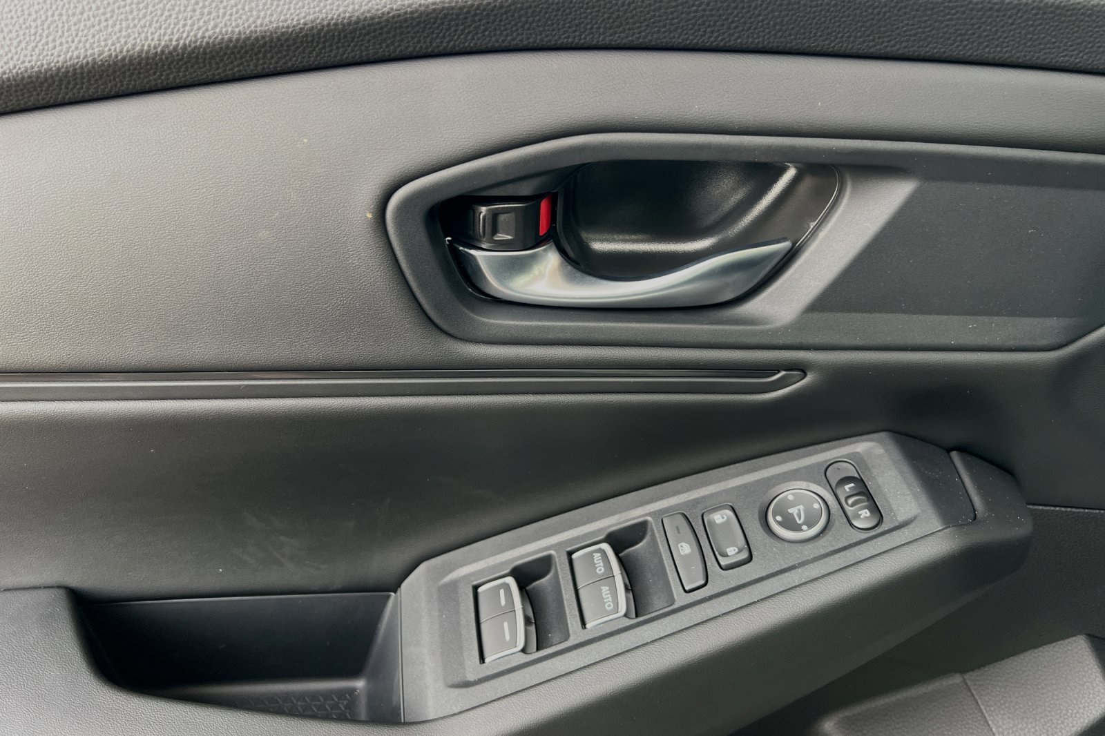 Vehicle image 10 of 23