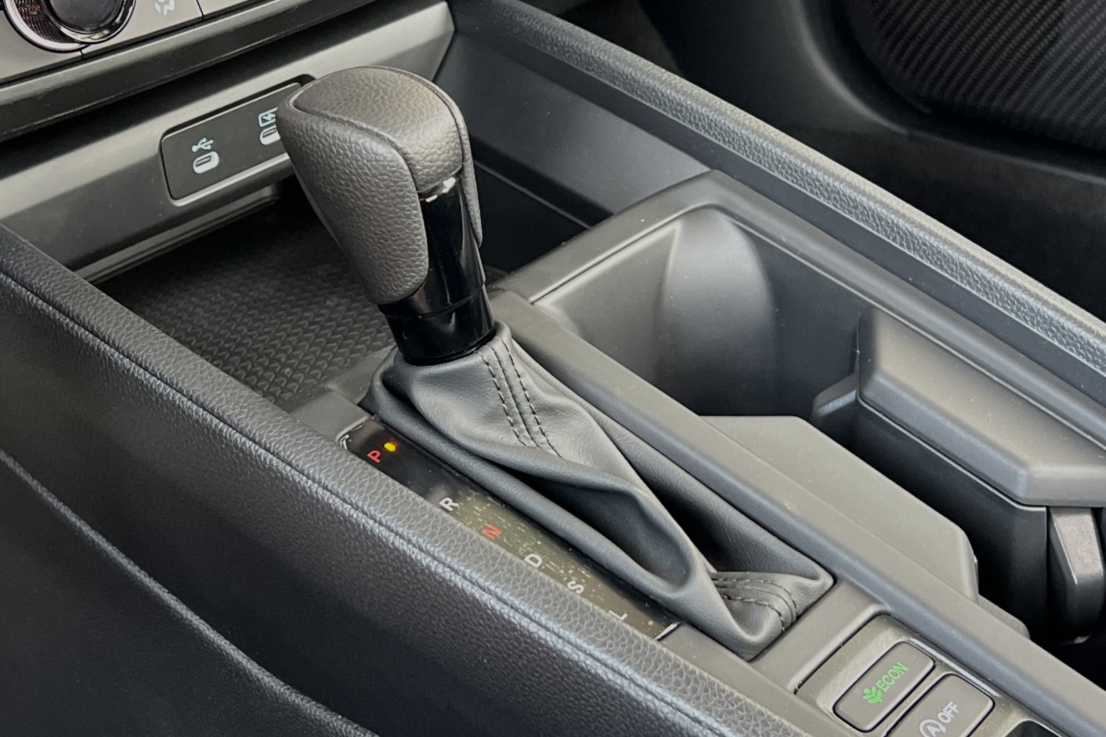 Vehicle image 18 of 23