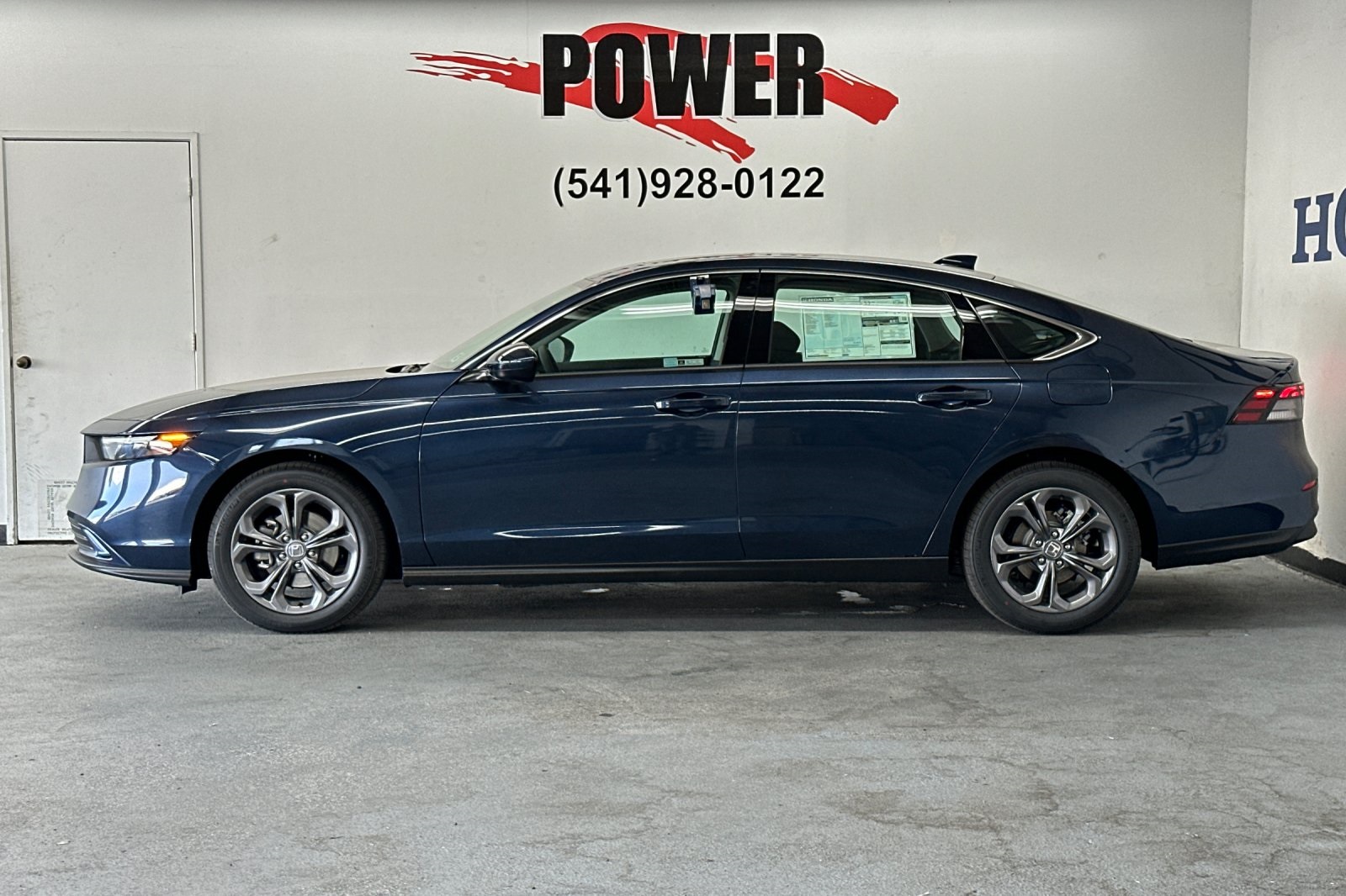 Vehicle image 7 of 23