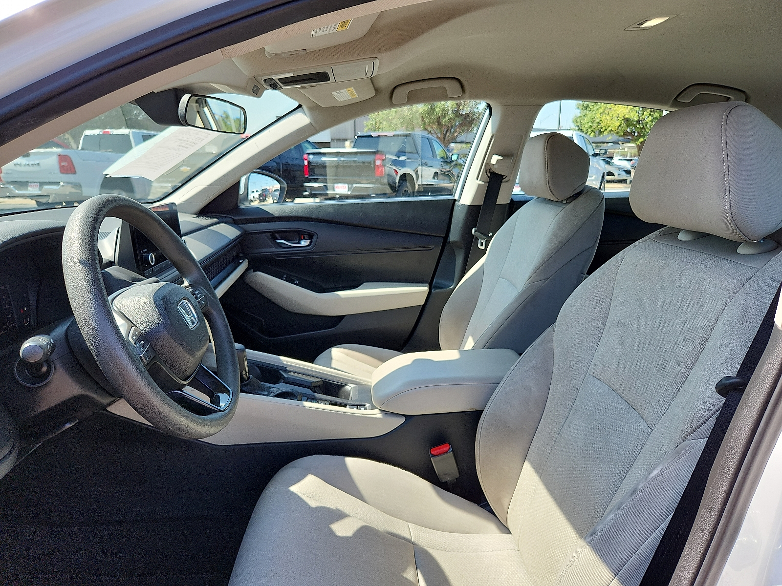 Vehicle image 9 of 16