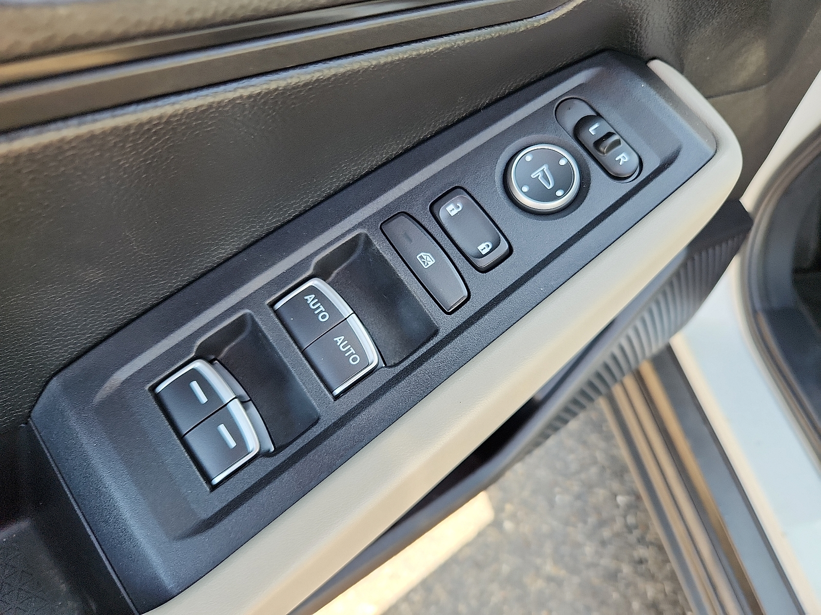 Vehicle image 15 of 16