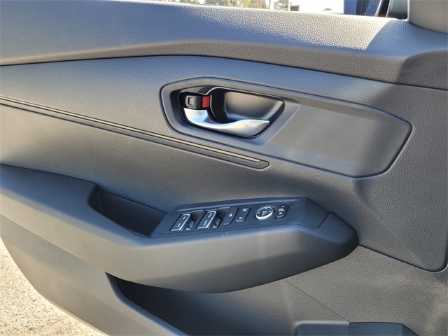 Vehicle image 17 of 20