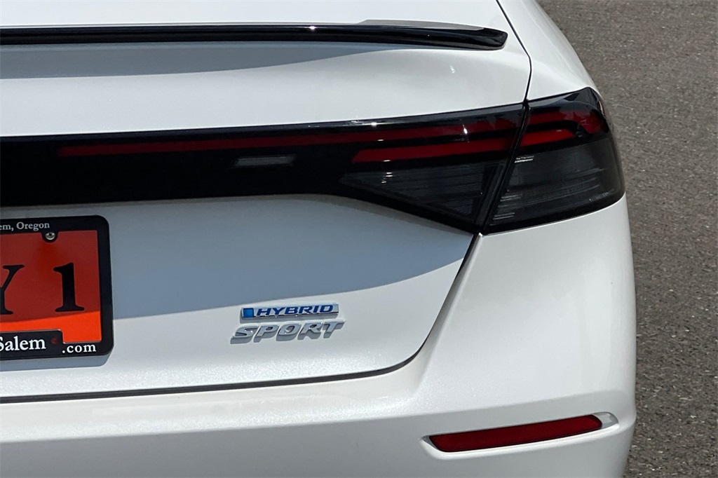 Vehicle image 26 of 34